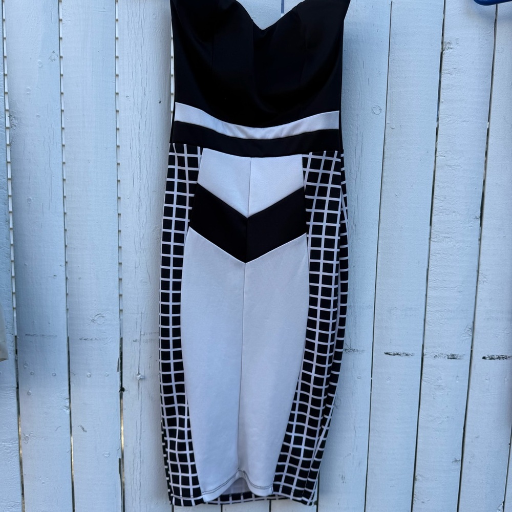 Elegant Black and White Strapless Dress